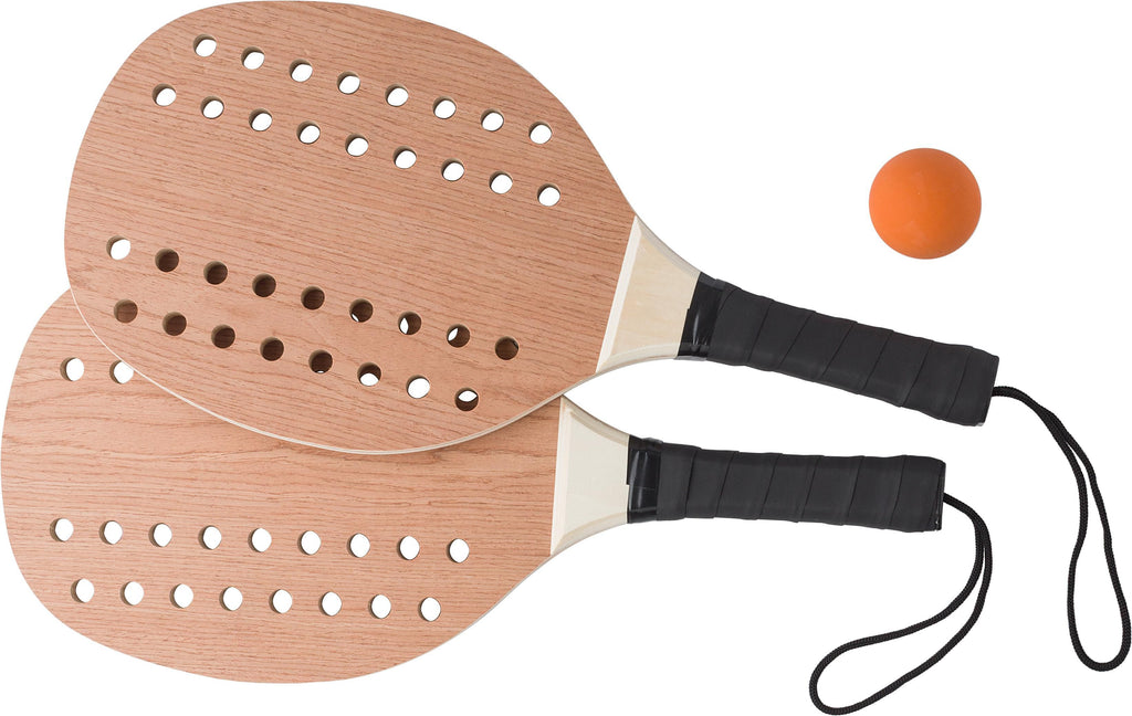 Setti, tennismaila ja pallo