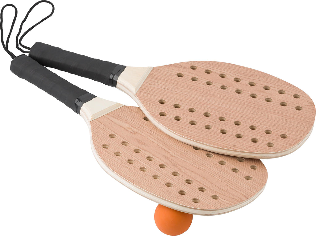 Setti, tennismaila ja pallo