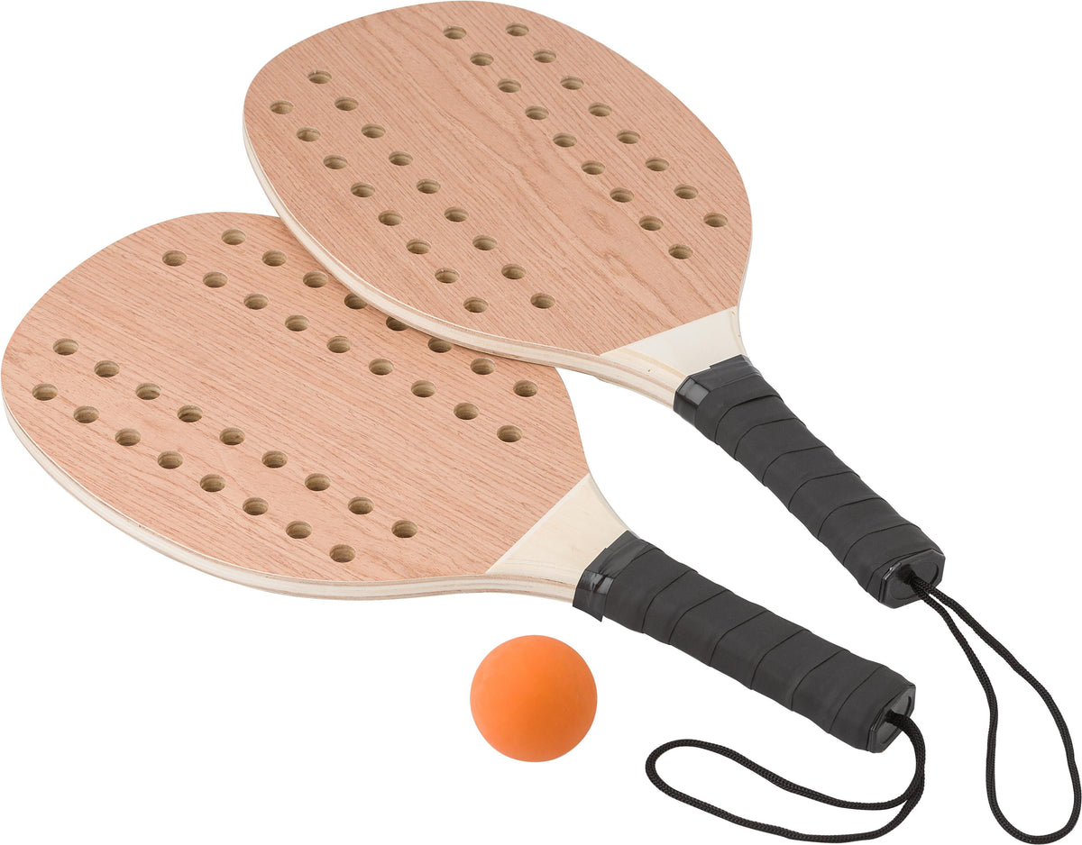 Setti, tennismaila ja pallo