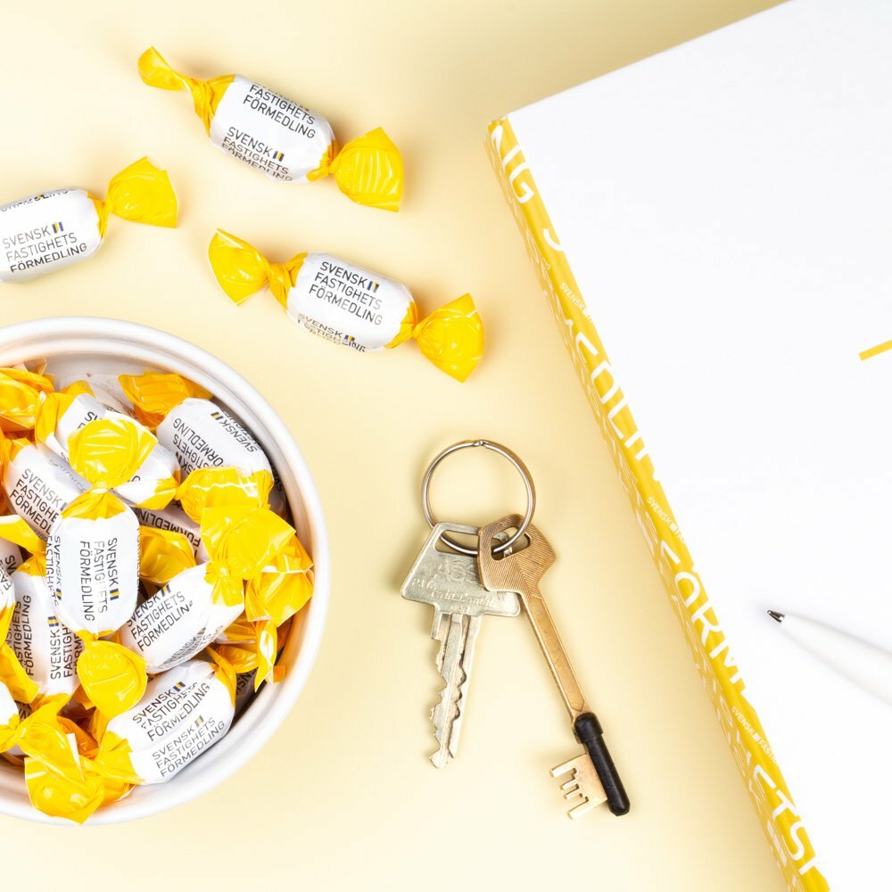 Konservburk - Chokladdoppad smörkola Chokladdoppad smörkola
